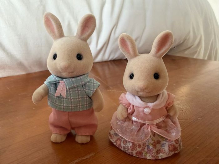 Sylvanian Families Milk Rabbit Family (Calico Critters) - Set of 4