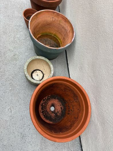 x3 Large Terracotta pots x2 Small ceramics pots
