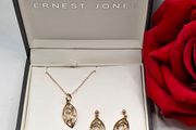9 ct yellow gold matching leaf set