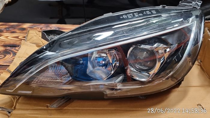 Peugeot 206  - Front Left Head Lamp