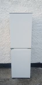 zanussi integrated fridge freezer