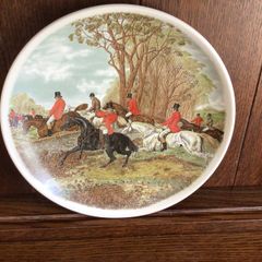Large 10" Hunting Scene Picture Plate