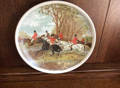 Large 10" Hunting Scene Picture Plate