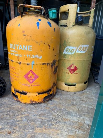 Empty gas cylinders