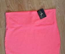 BNWT - A Lovely Skirt - Size 8.