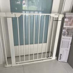Baby stair gate