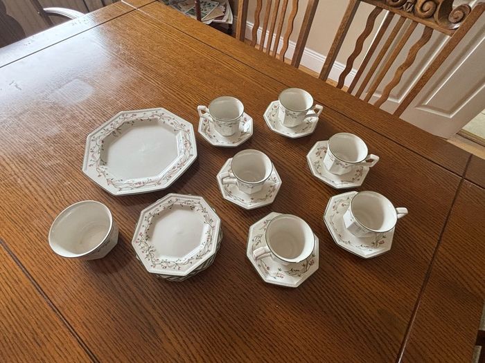 Coffee set with side plates