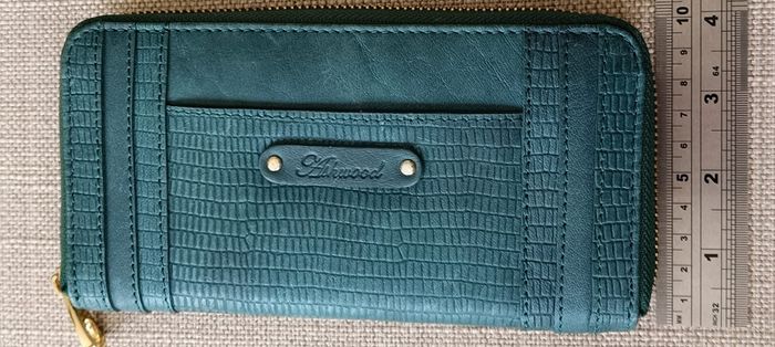 Ashwood Genuine leather purse dark teal sea green colour with gold coloured zipper etc never used in excellent condition with no issues see photos for sizes etc FREE STANDARD POSTAGE INCLUDED