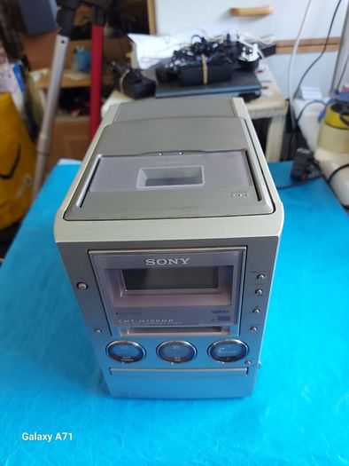 Sony CMT-M100MD Micro Hi-Fi Component System with Speakers, in excellent condition, Radio, CD and Tape working fine,