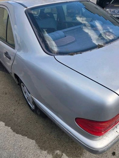 1997 Mercedes E200