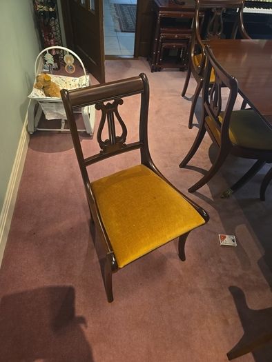 Dining Table And Chairs. 2 End Pieces And 6 Side Ones.  27886