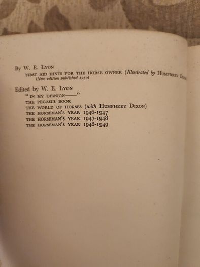 The Horseman's Year Book. Edited By Lt.col.w.e.lyon. 1950 First Edition Hardback In Good Condition. Plus Hunting,showing, And Chasing. By Sam Marsh. See Photos For Same.