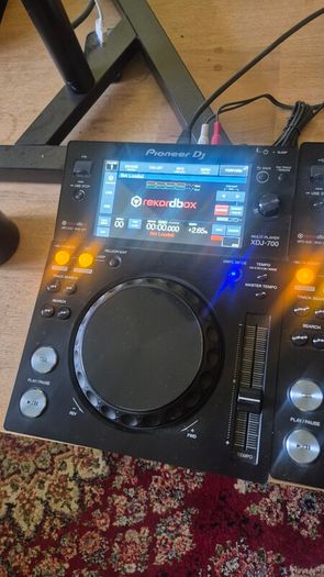 3 x Pioneer XDJ700 and DJM-900 Nexus plus flight case for mixer