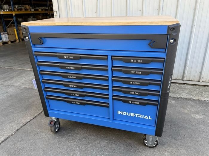 Brand New 12 Drawer Tool Chest Full Of Tools