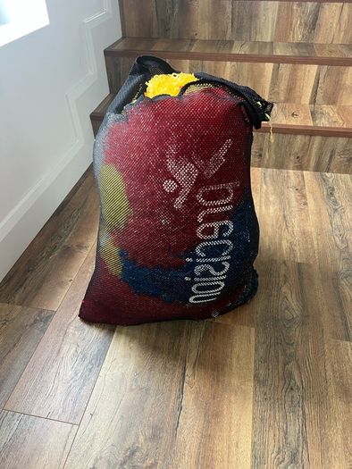 pom poms 34 sets & 9/10 single & bag
