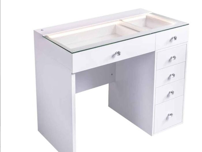 Vanity table