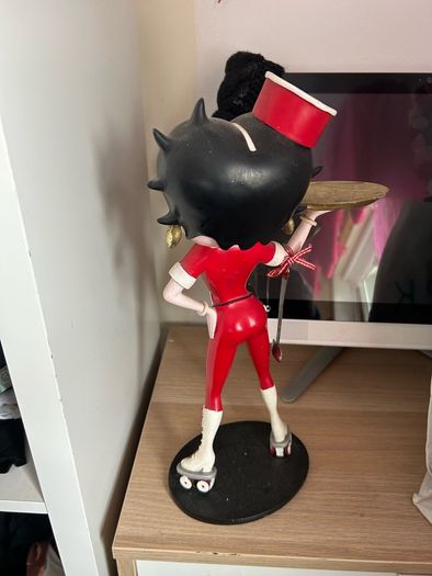 Red Roller Skating Betty Boop Statue Collectible