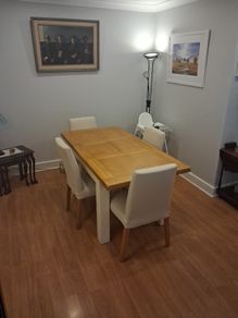Extendable kitchen table and 6 chairs