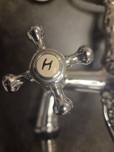 Traditional bath/shower mixer tap