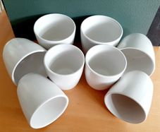 Oriental-style tea cups (8)