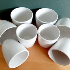 Oriental-style tea cups (8)