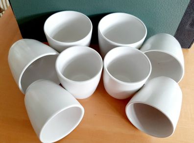 Oriental-style tea cups (8)