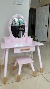 Kids vanity table