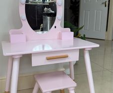 Kids vanity table