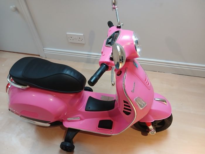 Kids pink Vespa in excellent condition!