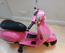 Kids pink Vespa in excellent condition!