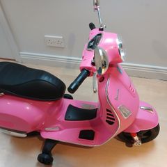 Kids pink Vespa in excellent condition!