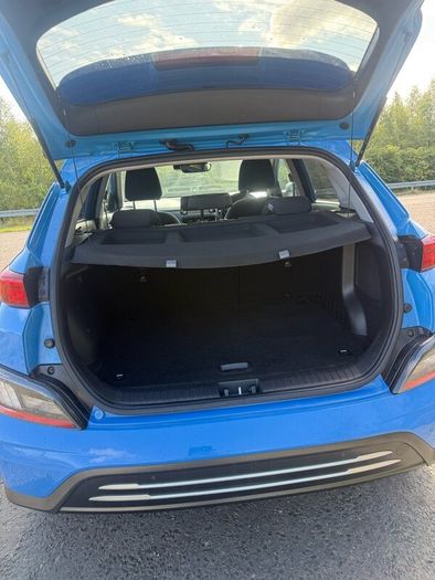Hyundai kona EV premium 2022 64kw h long range now