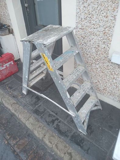 Step ladder