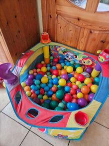 Ball pit toy