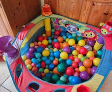 Ball pit toy