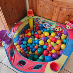 Ball pit toy