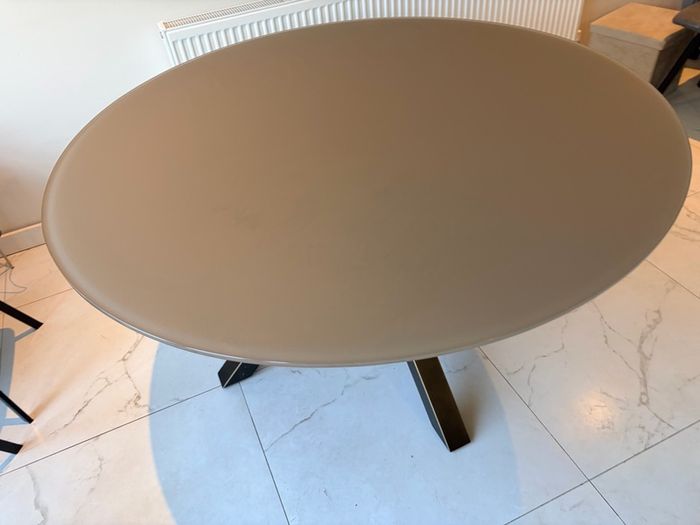 Dining Table round