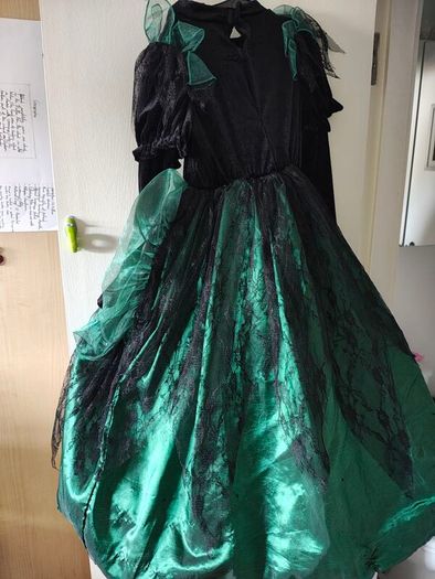 Girl's dress up dress size 7-8years