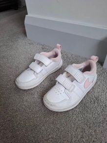 Kids Nike shoes size 10