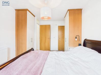 bed frame 7ft x 7ft  emperor. Size .200 euro  quick  sale.