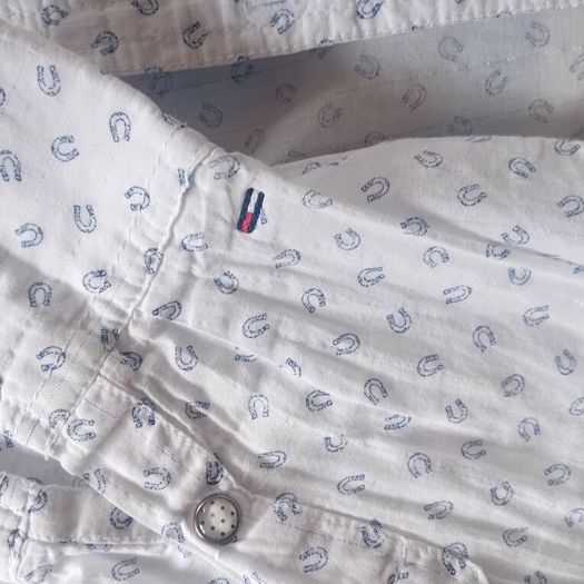 ladies shirt. Tommy Hilfiger. Size small