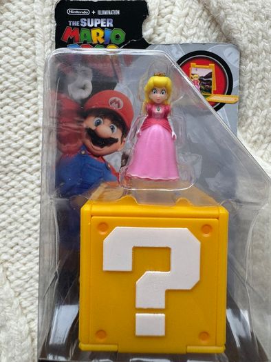 Super Mario Bros. Movie Princess Peach Mini Figure with Question Block New DAMaged BOx Please look at the pictures