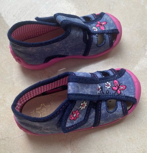 Girls denim sandals size 23