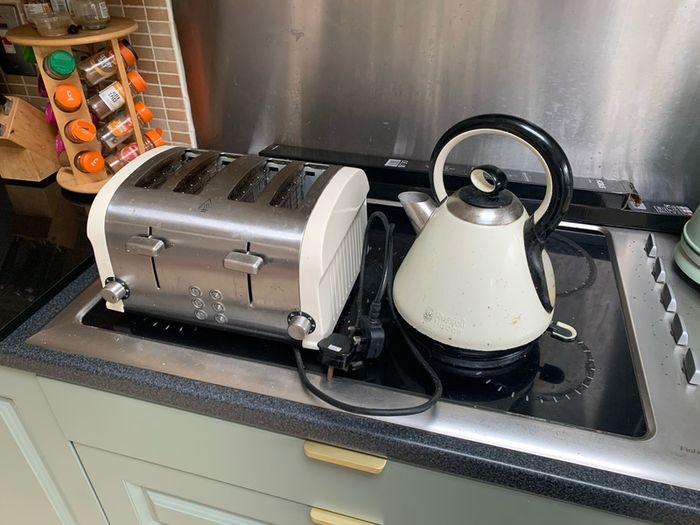 Cream Double Toaster and Kettle please read description