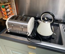 Cream Double Toaster and Kettle please read description