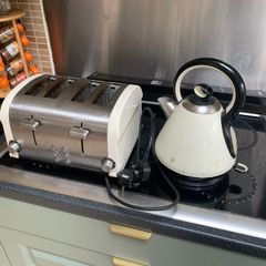 Cream Double Toaster and Kettle please read description