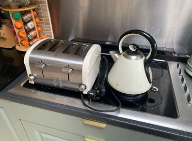 Cream Double Toaster and Kettle please read description