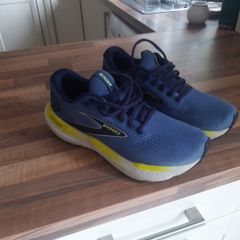 Brooks mens trainers size 9