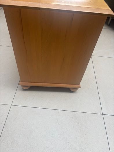 Classic Light Wood 3-Drawer Chest / Nightstand