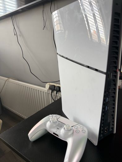 PS5 for sale working perfect with one controller